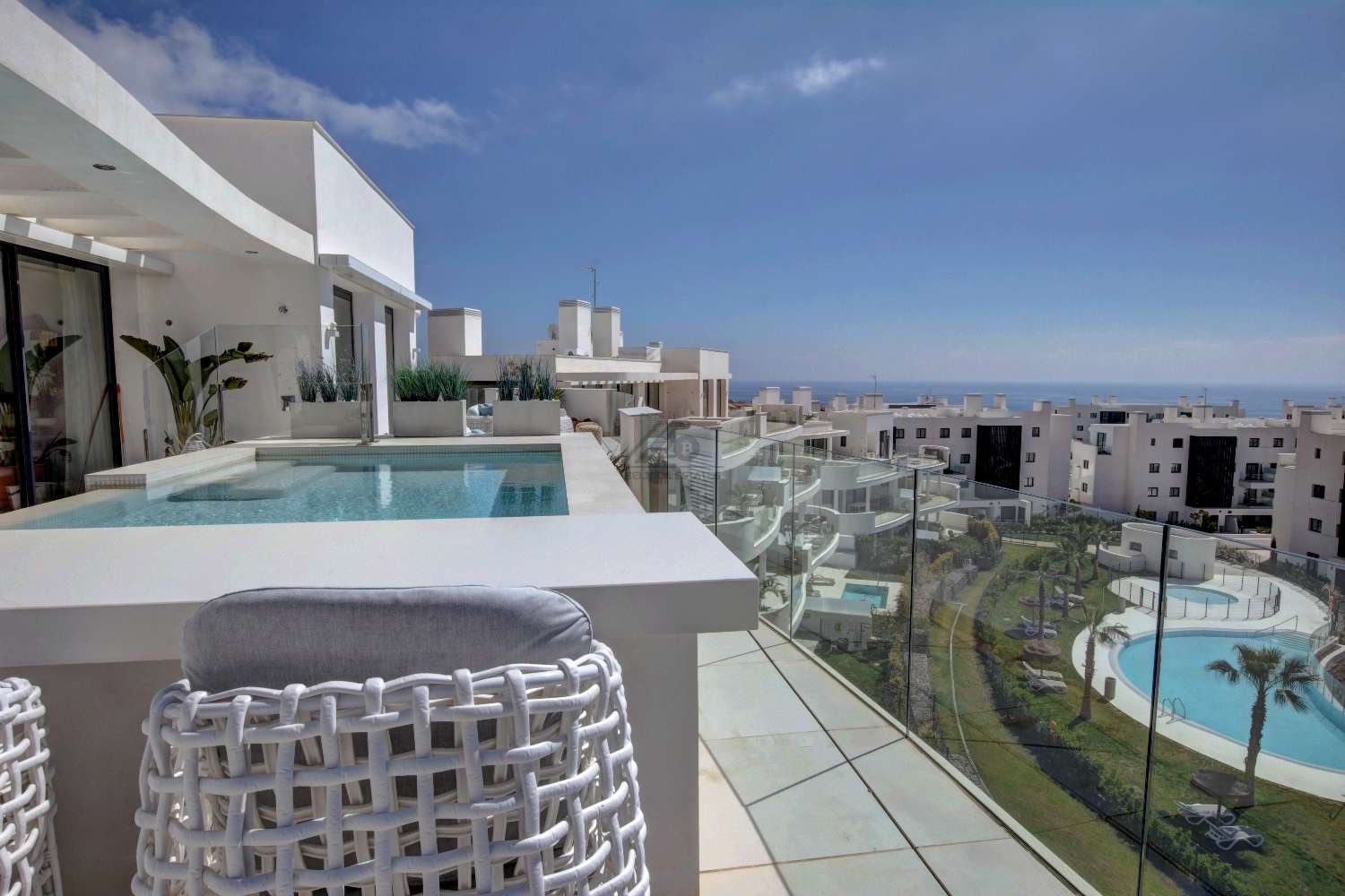 Spacious luxury penthouse in El Higuerón, 1.5km from the beach