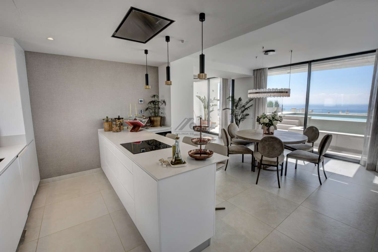 Spacious luxury penthouse in El Higuerón, 1.5km from the beach