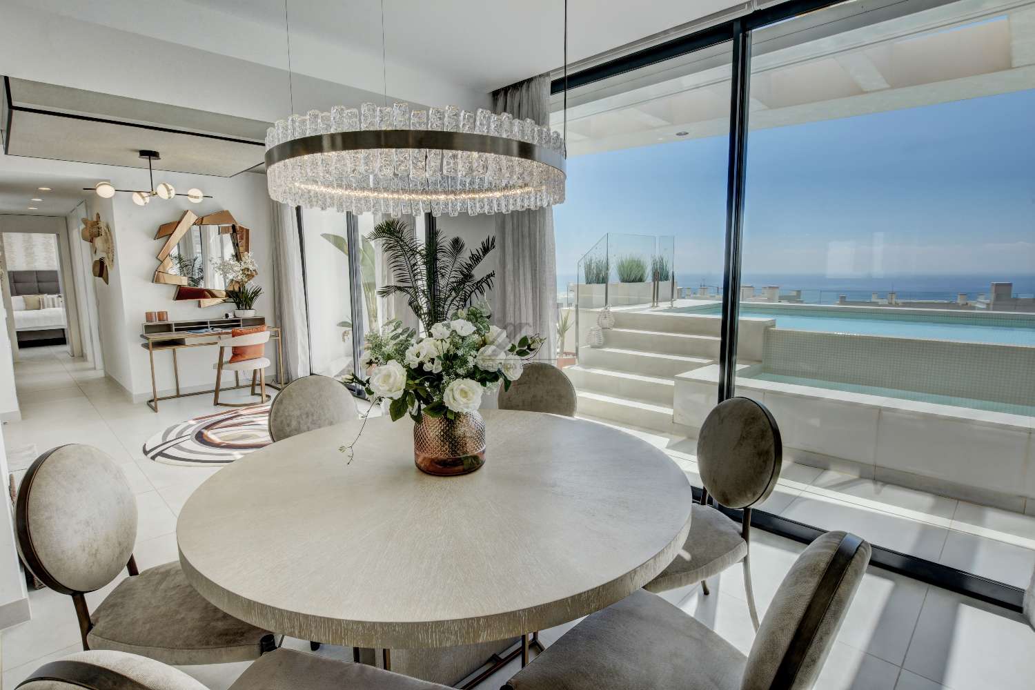 Ruim luxe penthouse in El Higuerón, 1,5 km van het strand