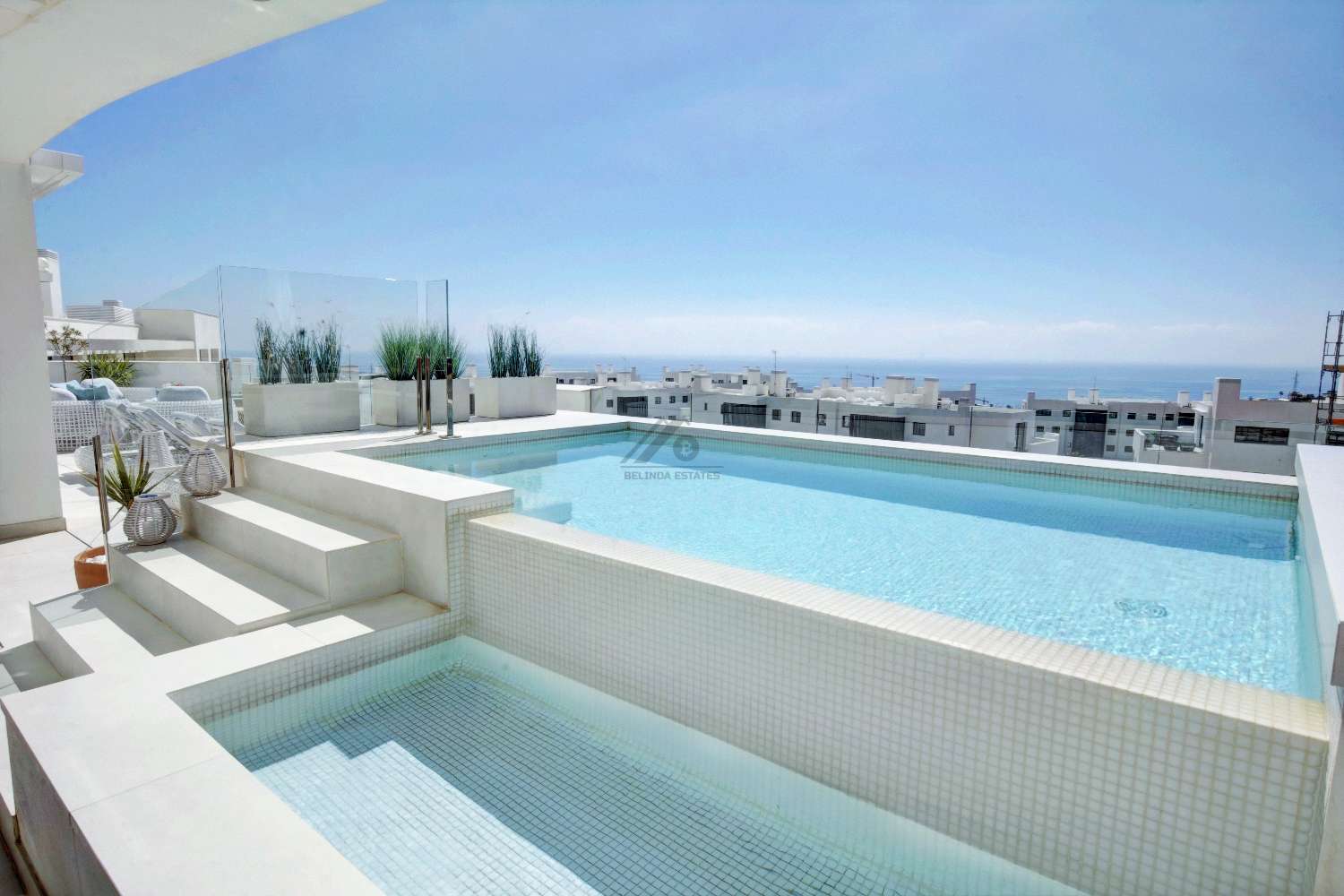 Spacious luxury penthouse in El Higuerón, 1.5km from the beach