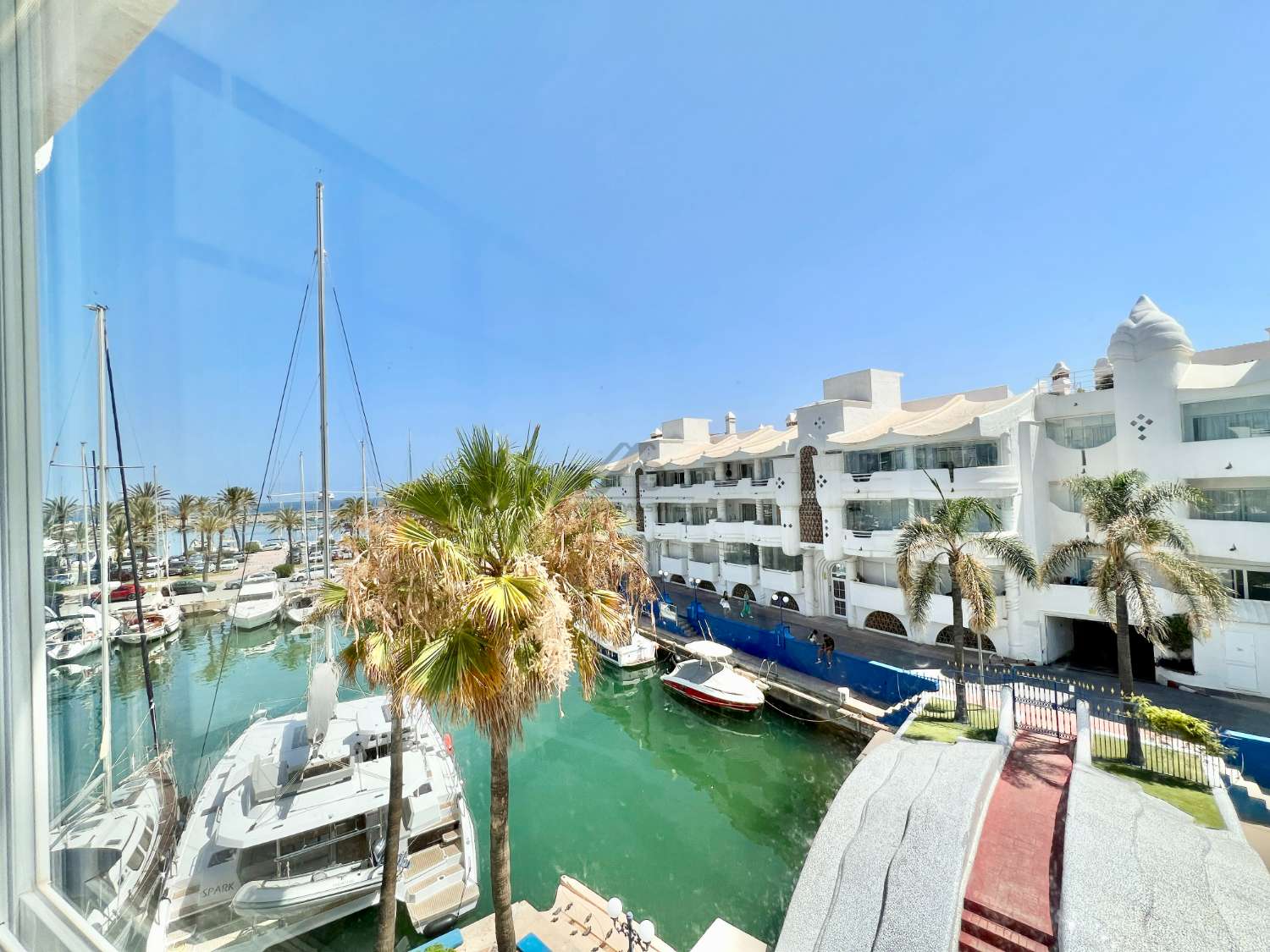 Duplex penthouse med sauna og garage i Puerto Marina