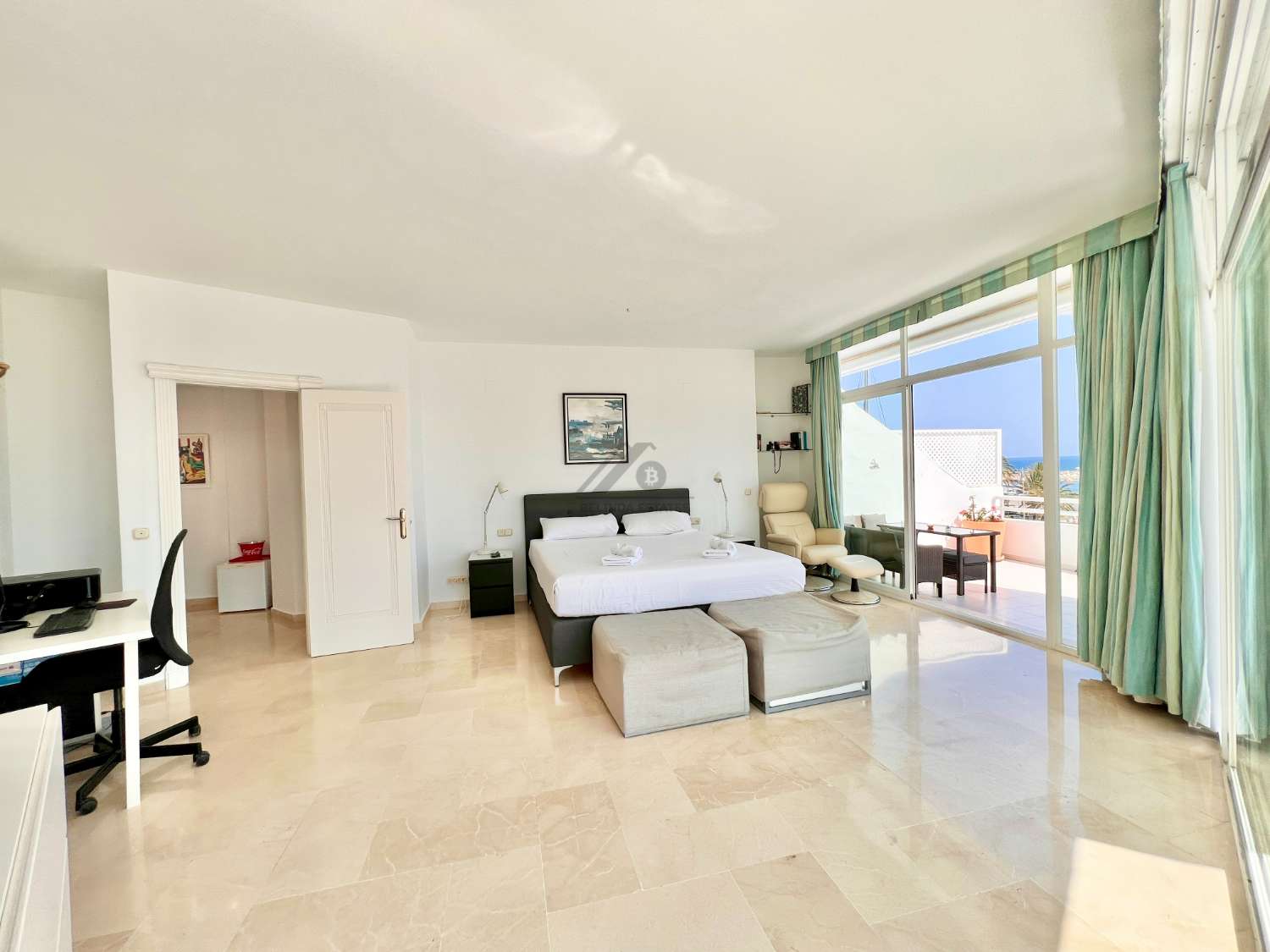 Duplex penthouse med badstue og garasje i Puerto Marina