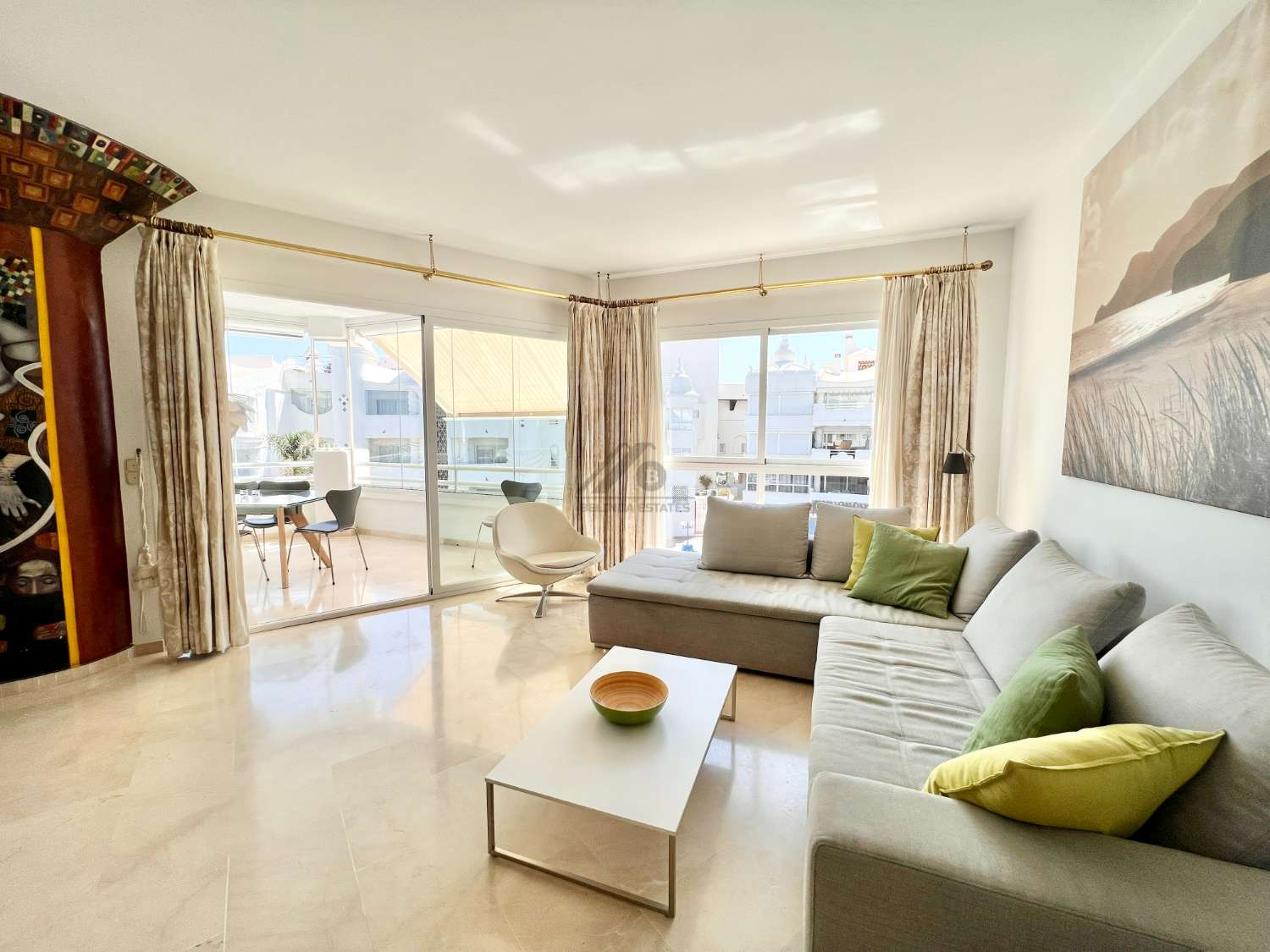 Duplex-Penthouse mit Sauna und Garage in Puerto Marina