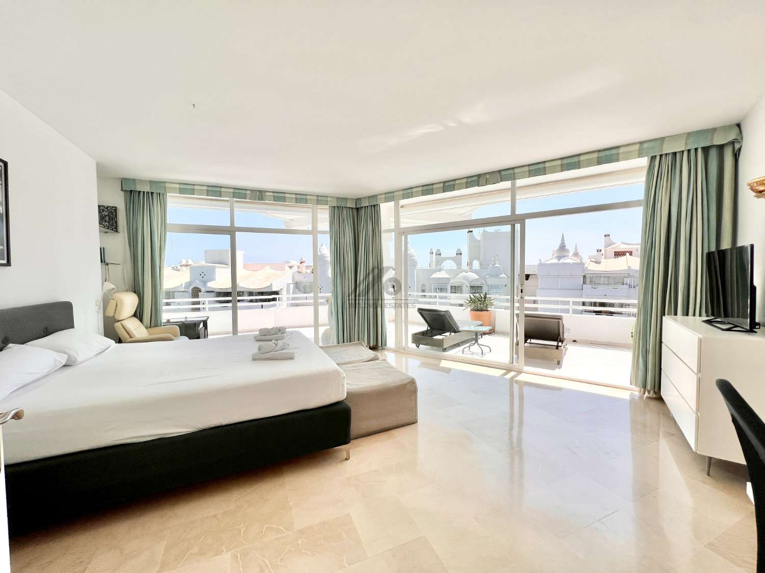 Duplex penthouse med badstue og garasje i Puerto Marina