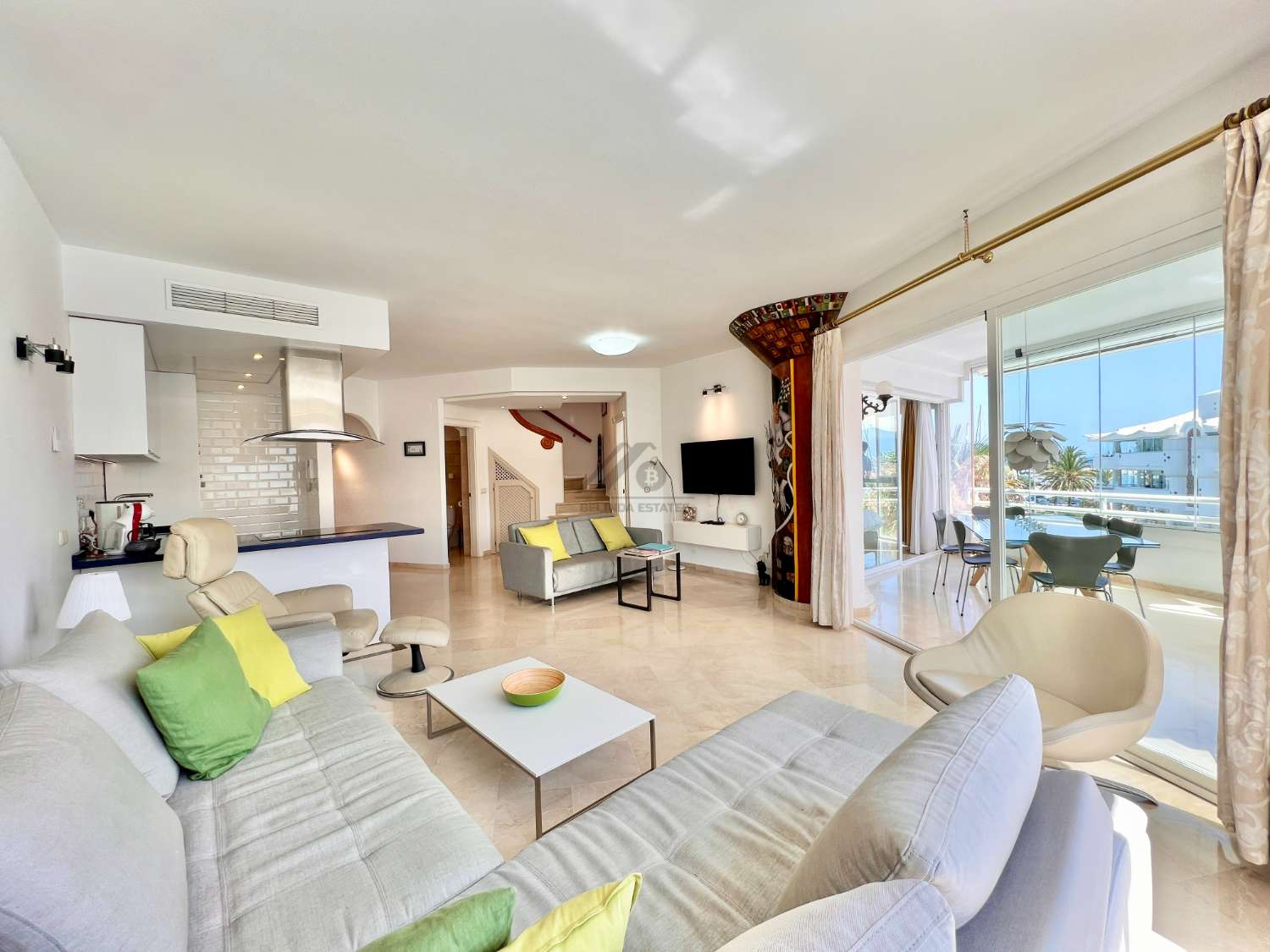 Duplex penthouse med badstue og garasje i Puerto Marina