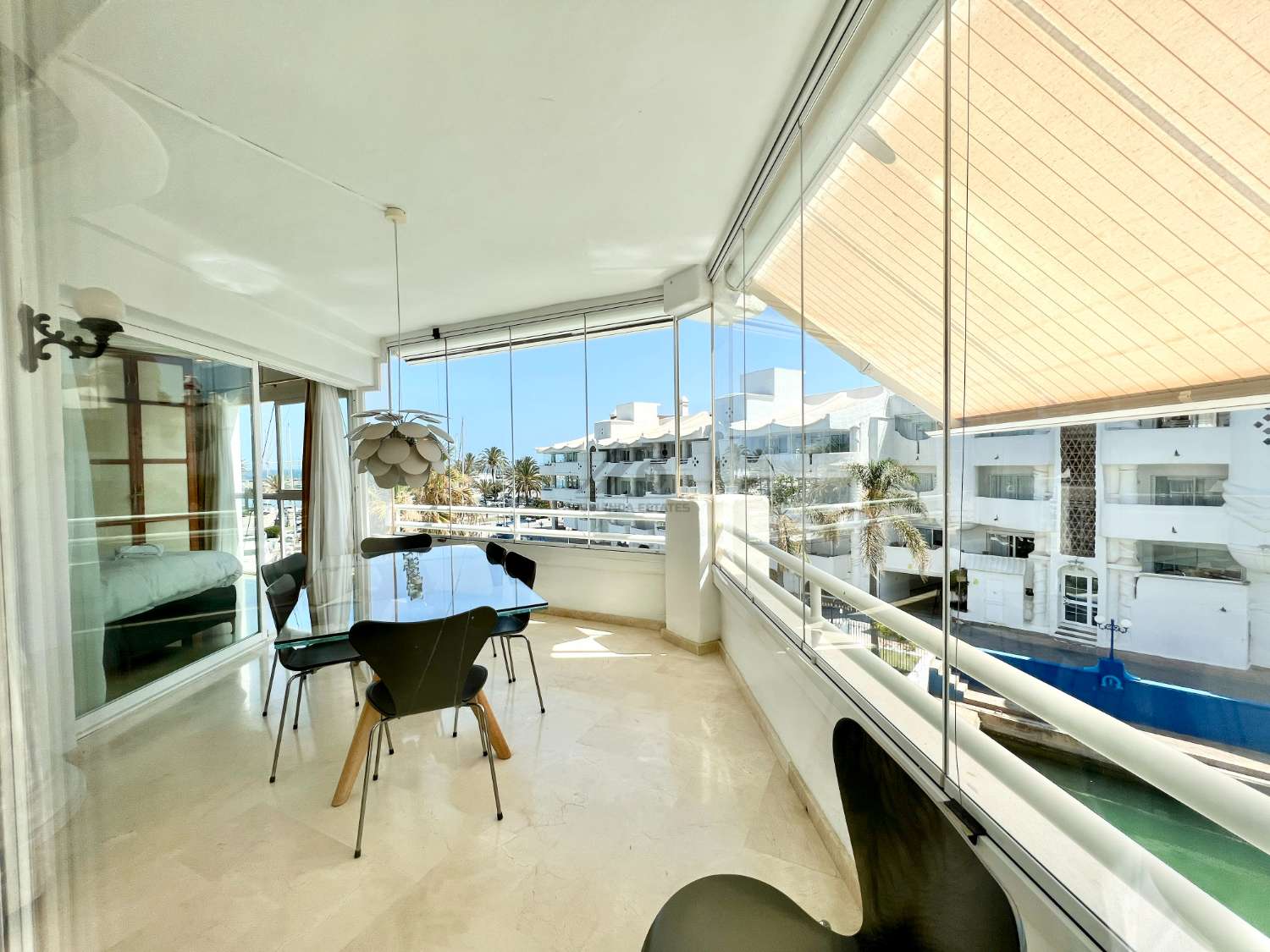 Duplex penthouse met sauna en garage in Puerto Marina