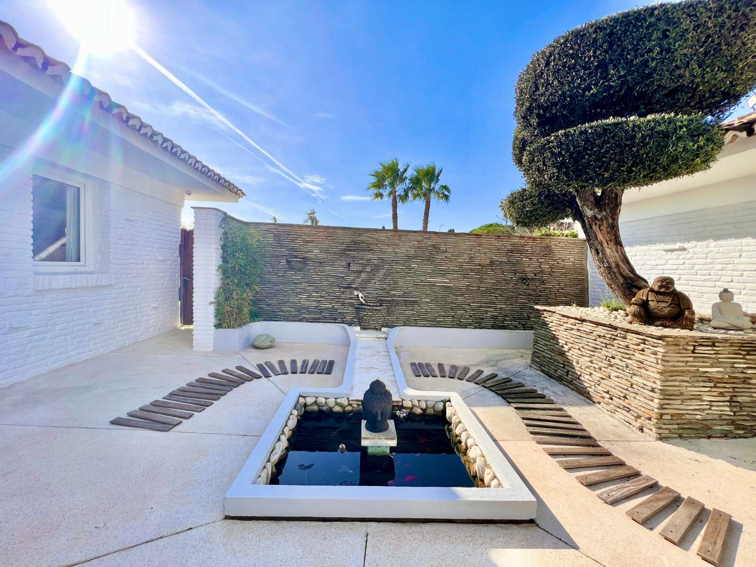 Fabuleuse villa avec piscine et projet pour une autre maison à Rancho Domingo