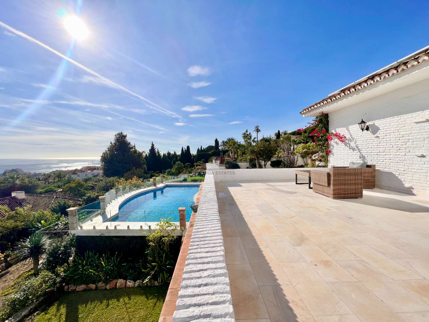 Fabelhafte Villa mit Pool und Projekt für ein weiteres Haus in Rancho Domingo