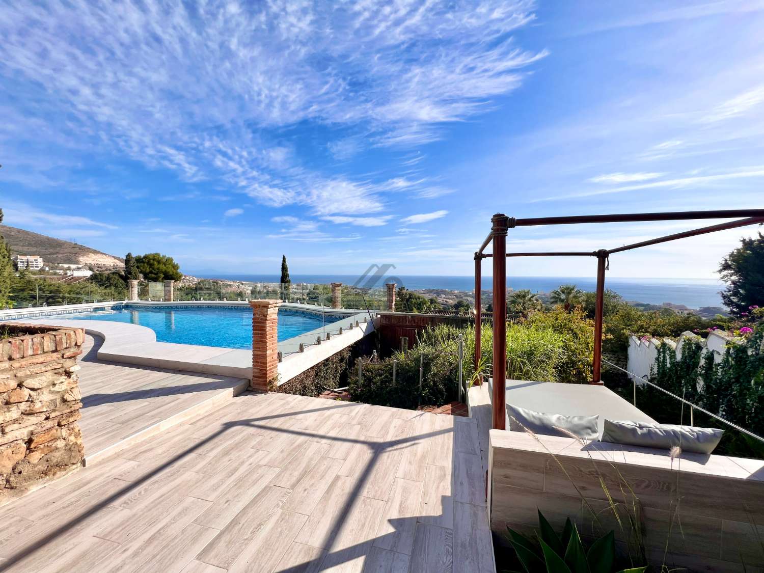 Fabuleuse villa avec piscine et projet pour une autre maison à Rancho Domingo