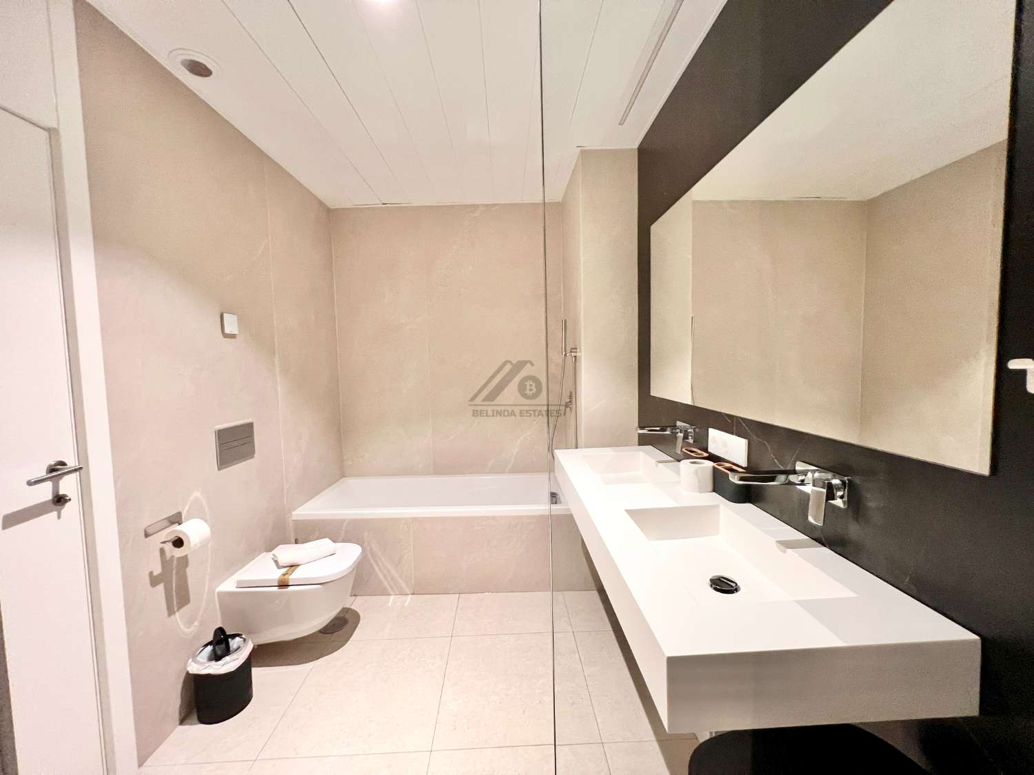 Luminoso apartamento con jardin privado en primera linea de playa