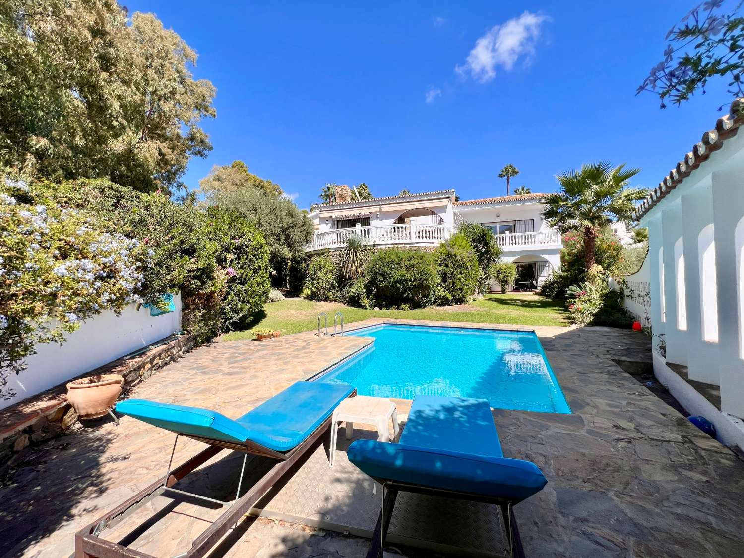 Magnifica villa con piscina y jardin en Benalmadena