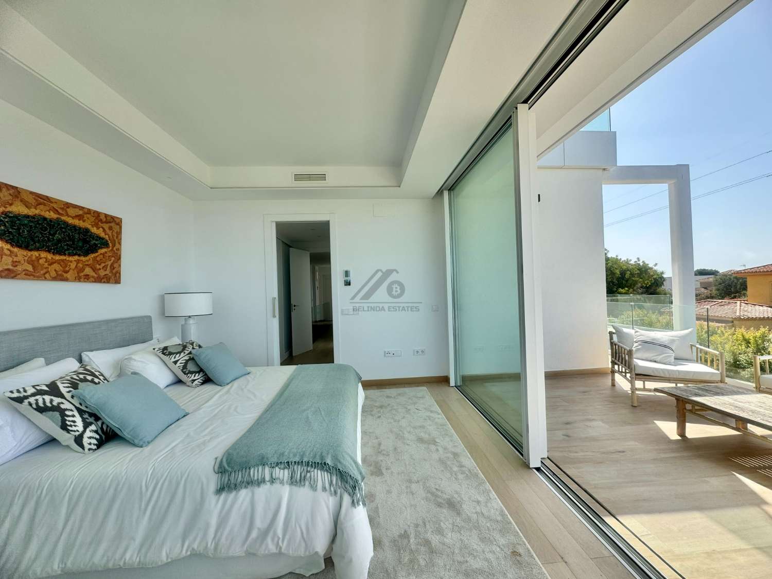 Luxury villa 5 minutes from the beach