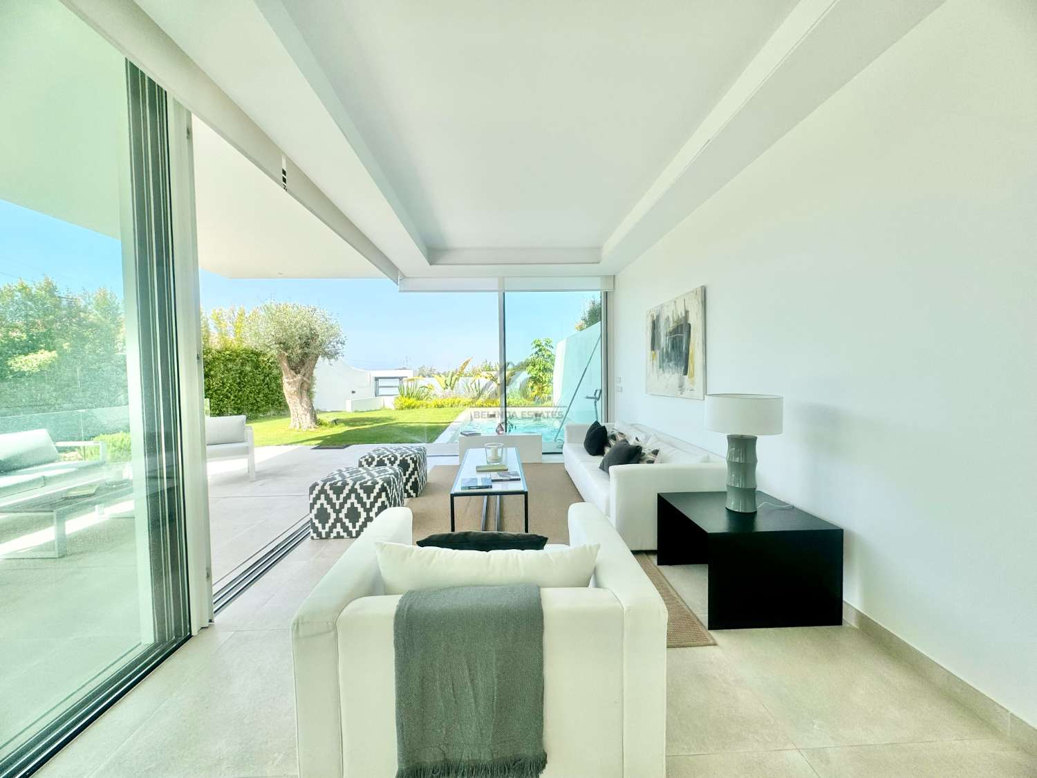 Luxury villa 5 minutes from the beach