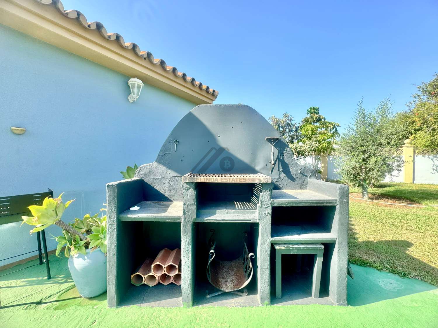 Casa indipendente con piscina e 1000 metri di giardino