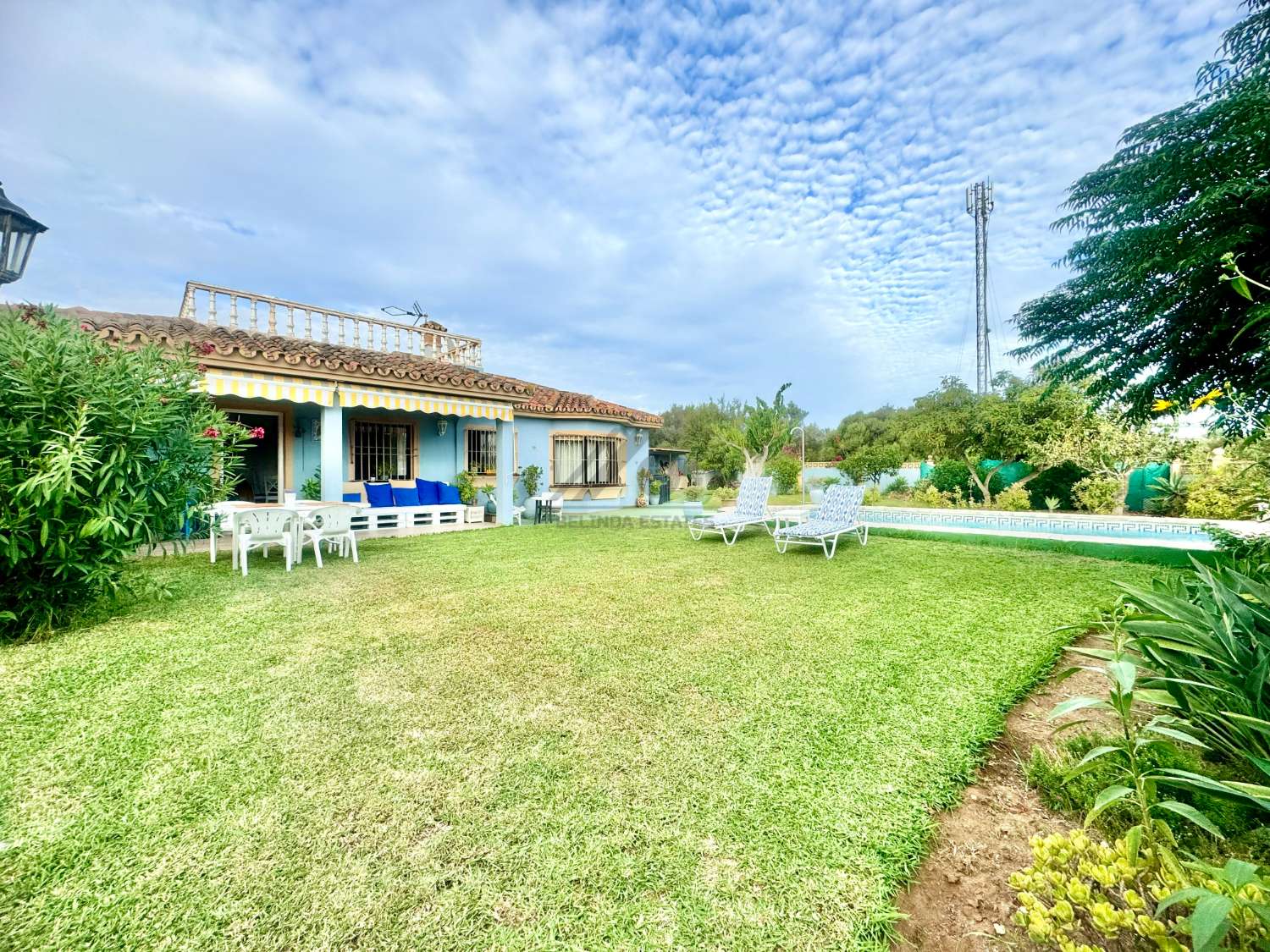 Maison individuelle avec piscine et 1000 mètres de jardin