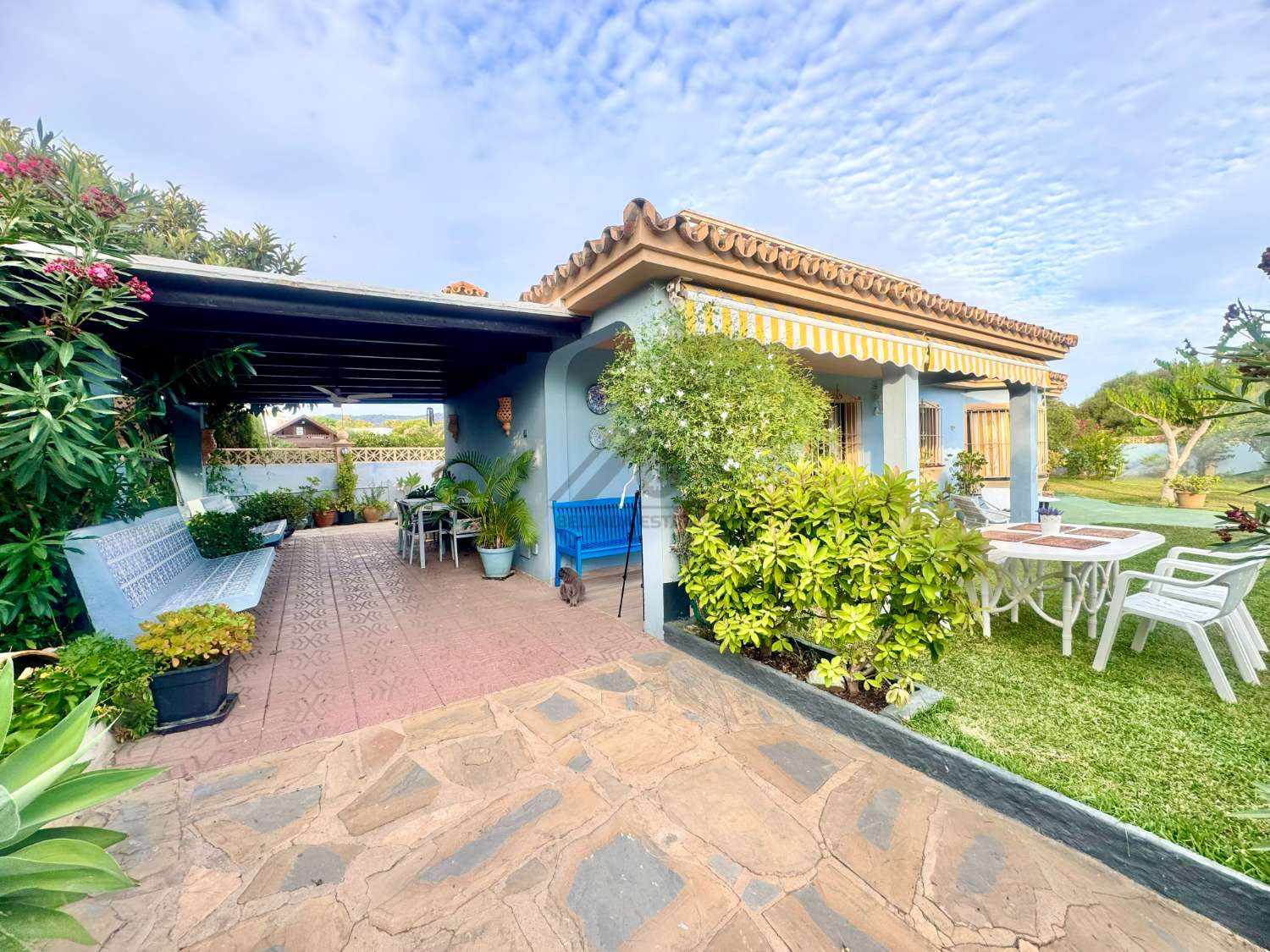 Maison individuelle avec piscine et 1000 mètres de jardin