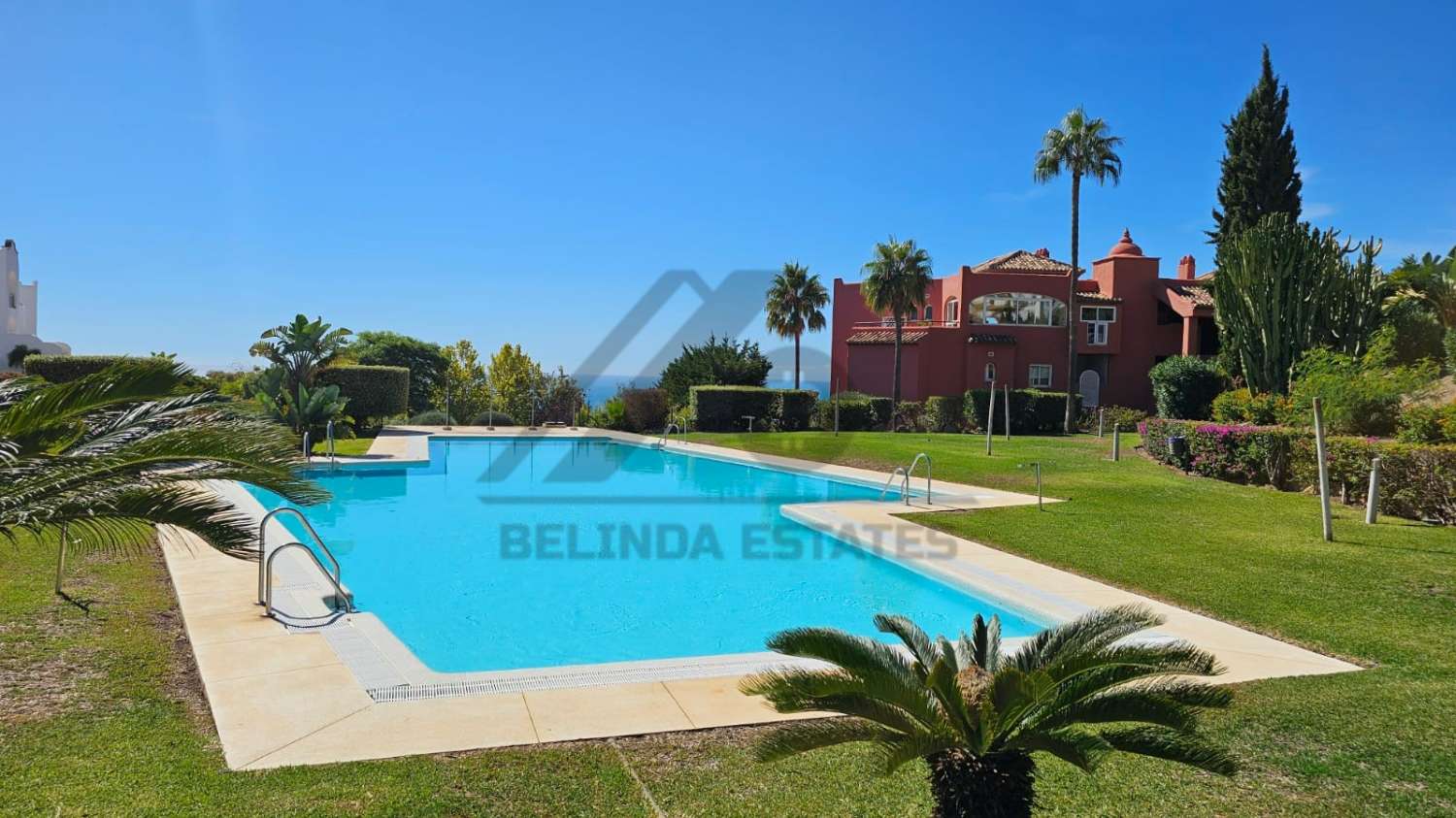 Penthouse met zwembad en uitzicht op zee in Benalmadena Pueblo