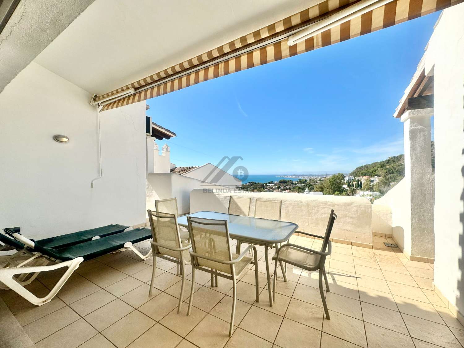 Atico con piscina y vistas al mar en Benalmadena Pueblo