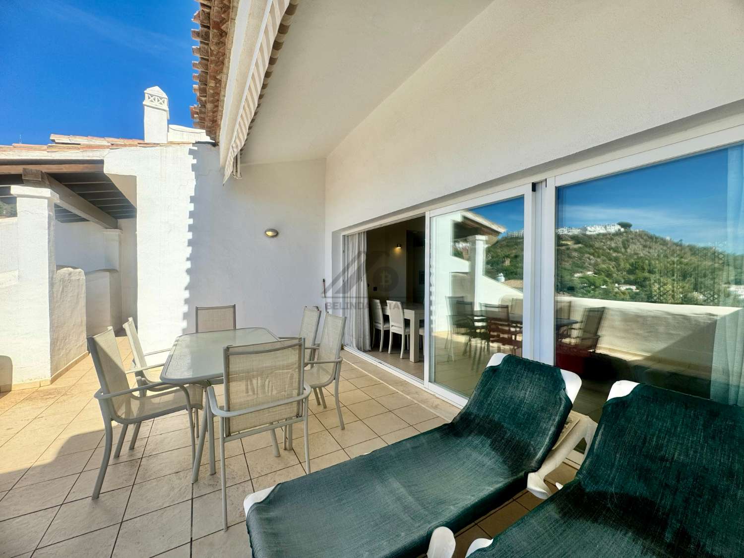 Penthouse met zwembad en uitzicht op zee in Benalmadena Pueblo