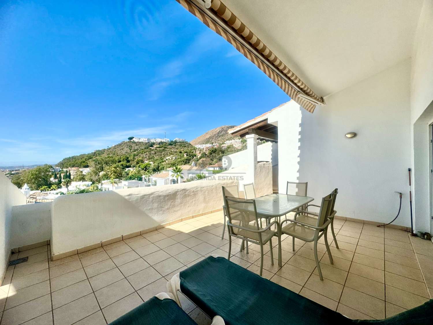 Penthouse met zwembad en uitzicht op zee in Benalmadena Pueblo