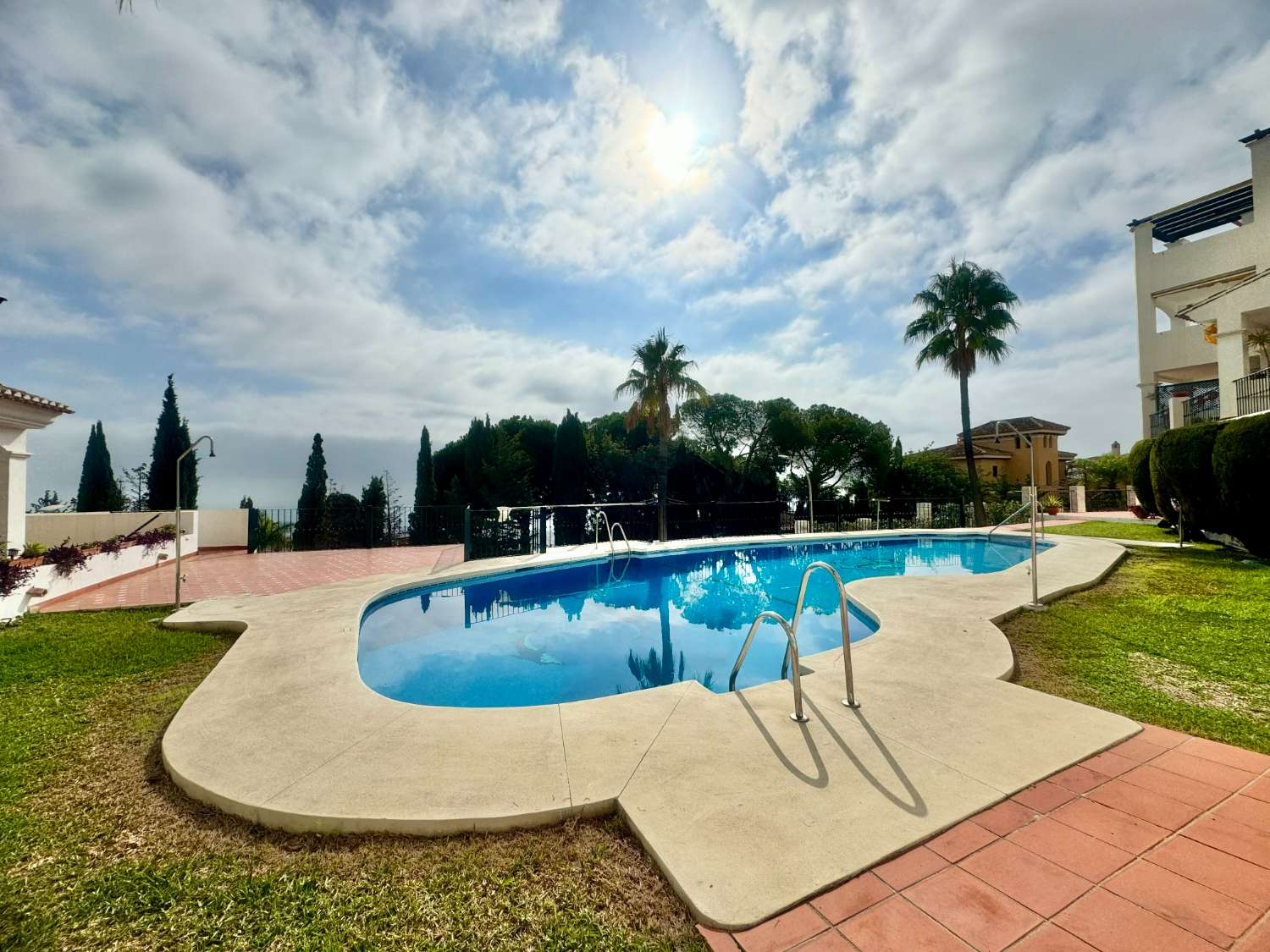 Ático con terraza y vistas al mar en Benalmádena Pueblo