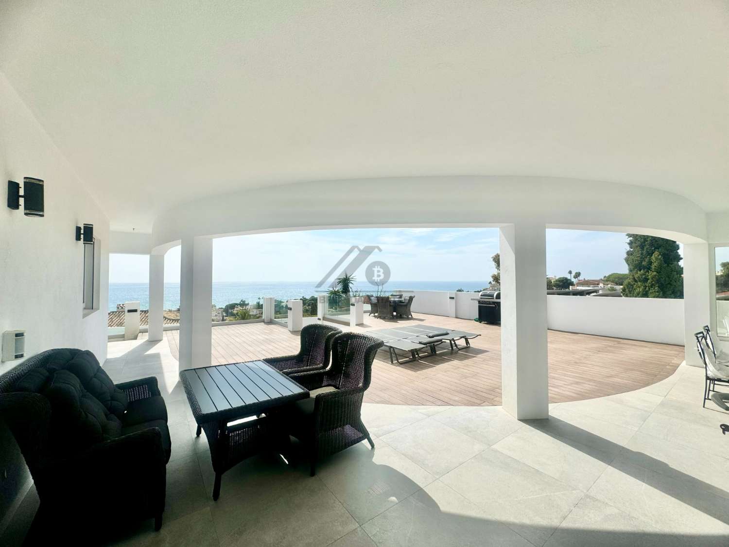 Villa con piscina e impresionantes vistas al mar