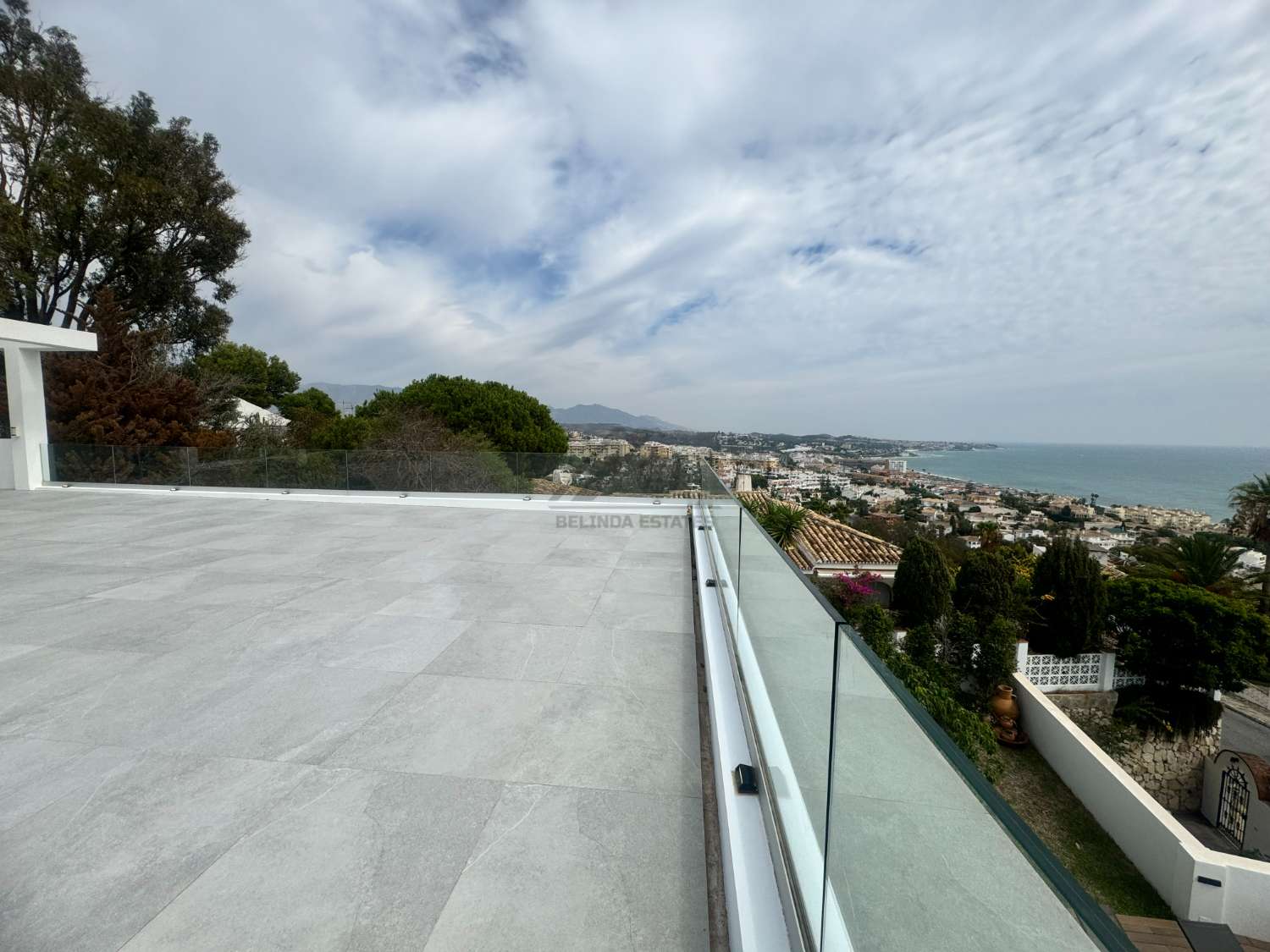 Villa con piscina e impresionantes vistas al mar