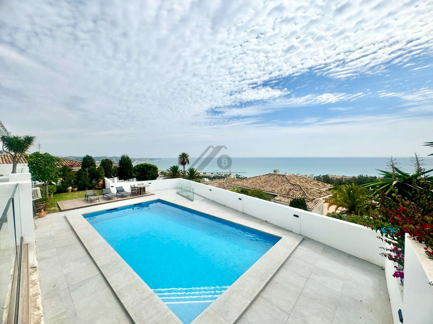 Villa con piscina e impresionantes vistas al mar