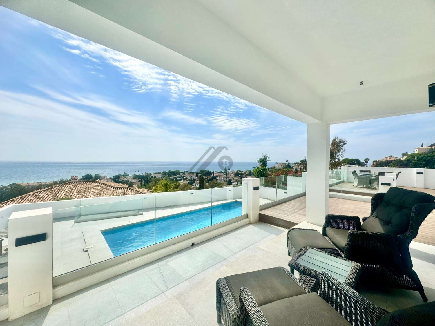 Villa con piscina e impresionantes vistas al mar