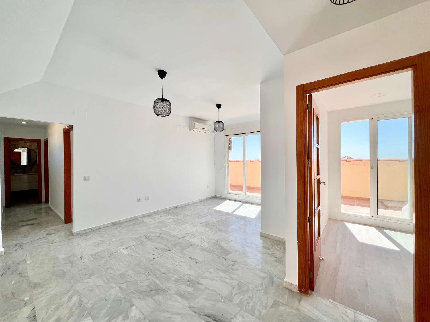Penthouse mit Meerblick, Pool und Garage