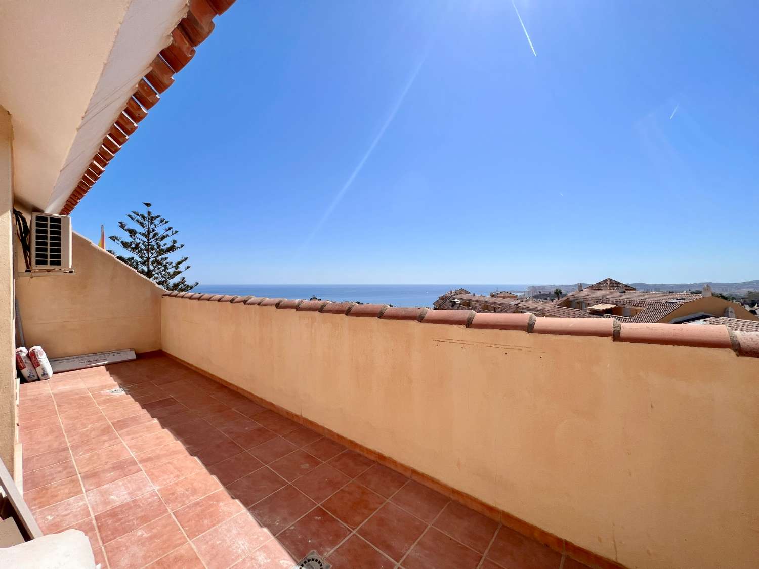 Penthouse mit Meerblick, Pool und Garage