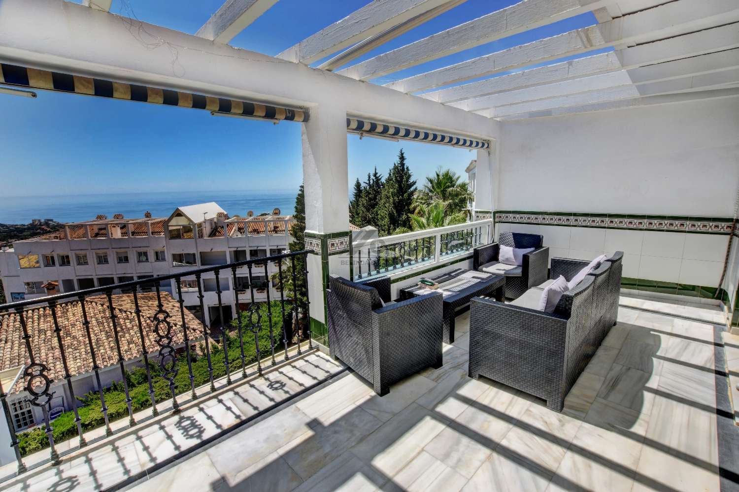 Světlý penthouse s výhledem na moře v Benalmádena Pueblo