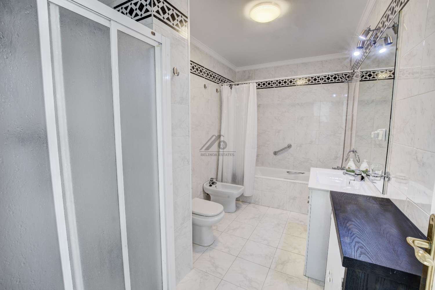 Světlý penthouse s výhledem na moře v Benalmádena Pueblo