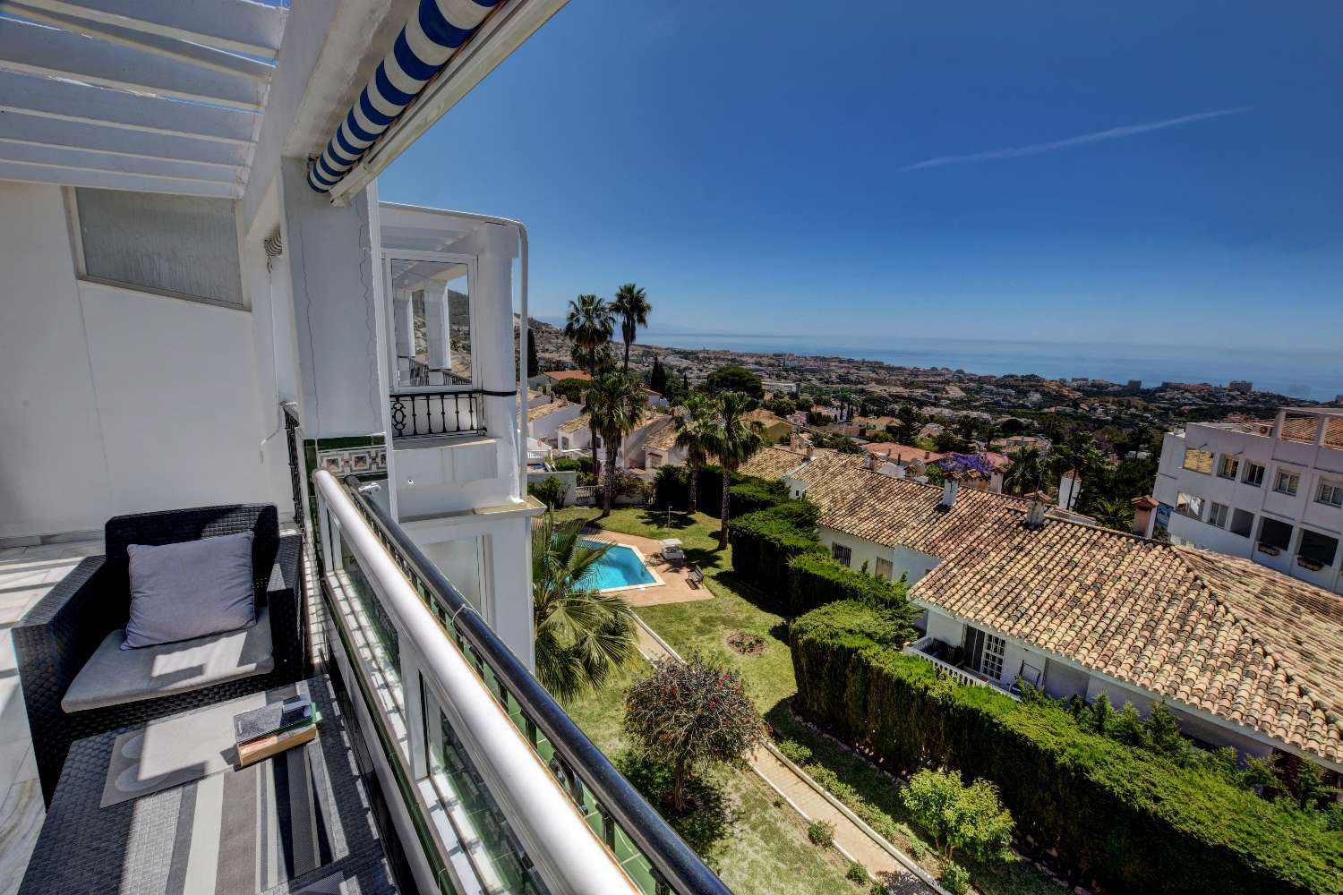Světlý penthouse s výhledem na moře v Benalmádena Pueblo
