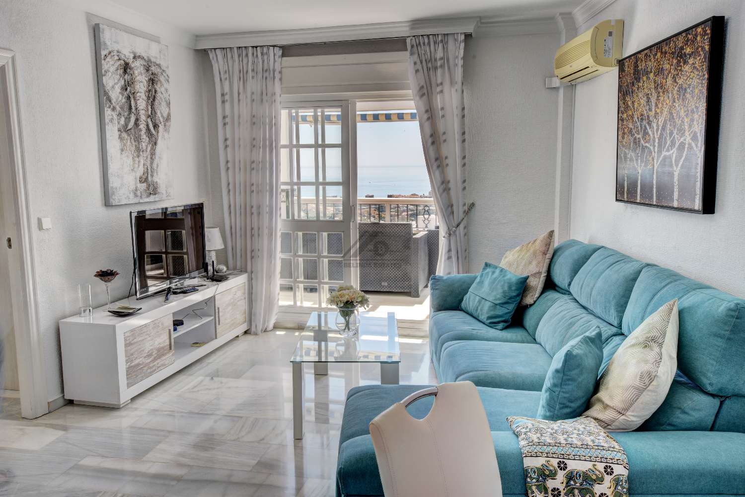 Světlý penthouse s výhledem na moře v Benalmádena Pueblo