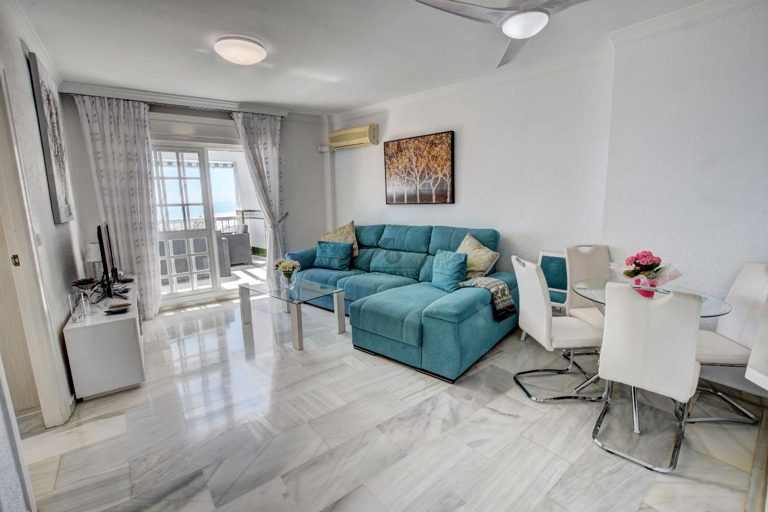 Světlý penthouse s výhledem na moře v Benalmádena Pueblo
