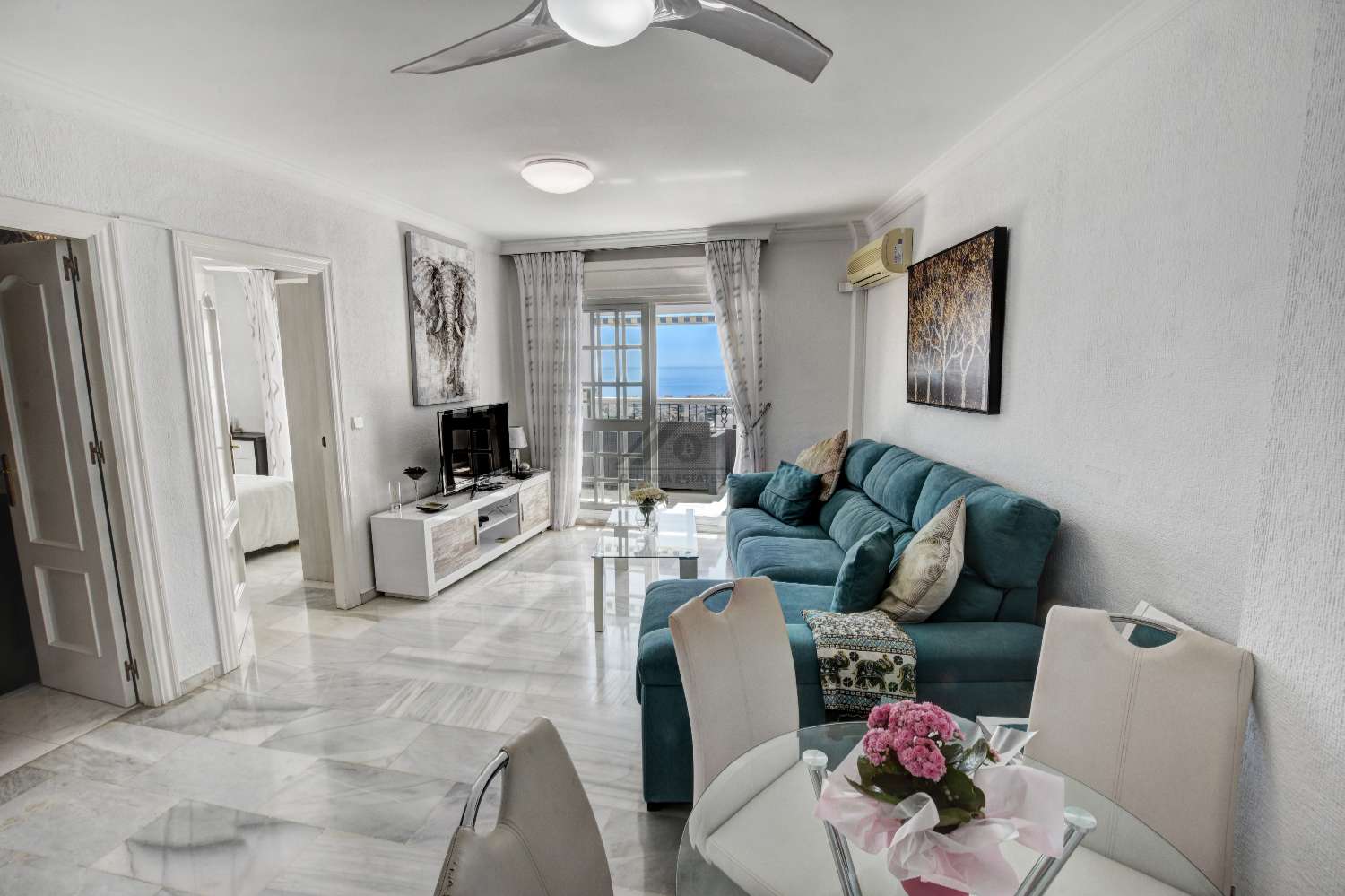 Světlý penthouse s výhledem na moře v Benalmádena Pueblo