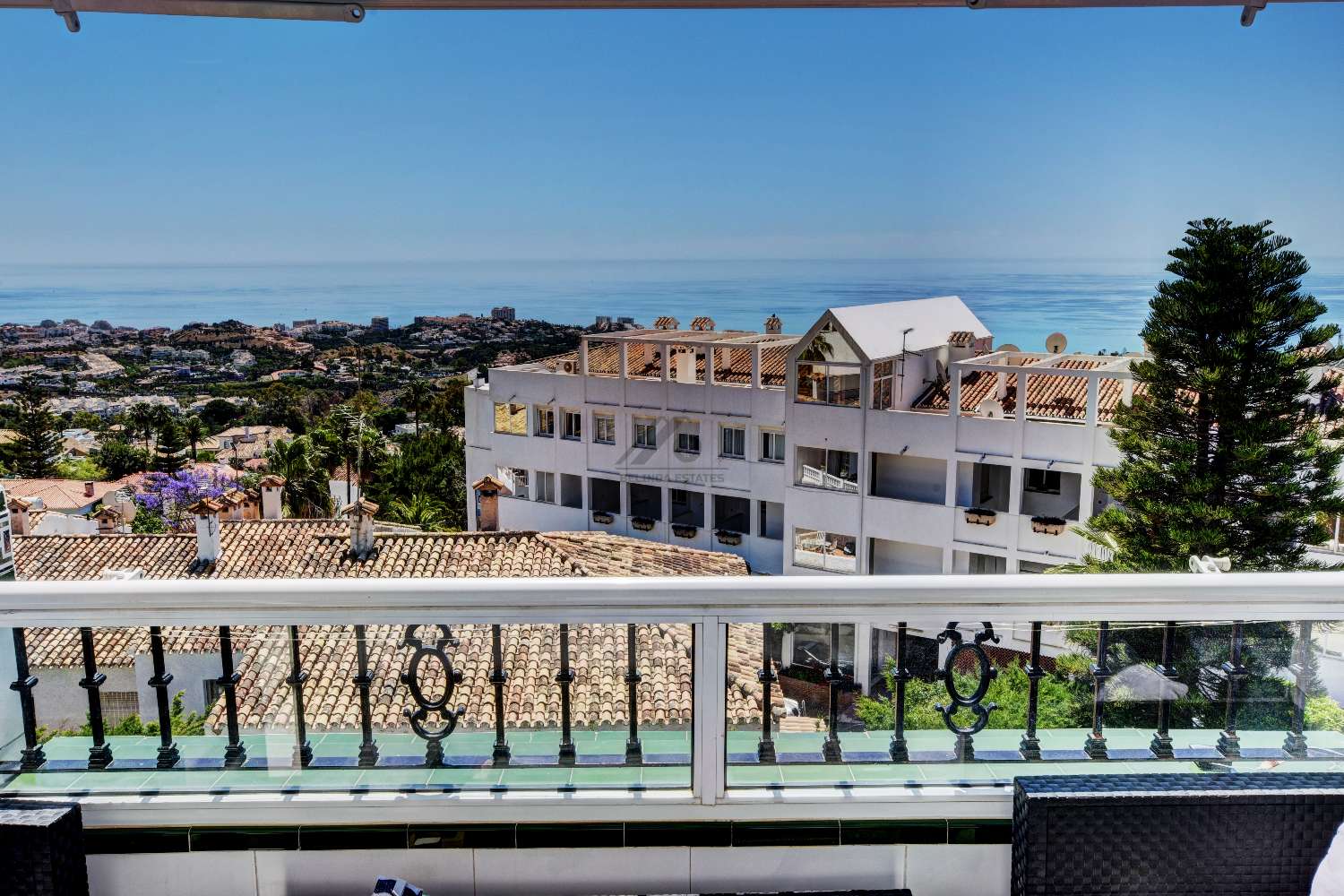 Světlý penthouse s výhledem na moře v Benalmádena Pueblo