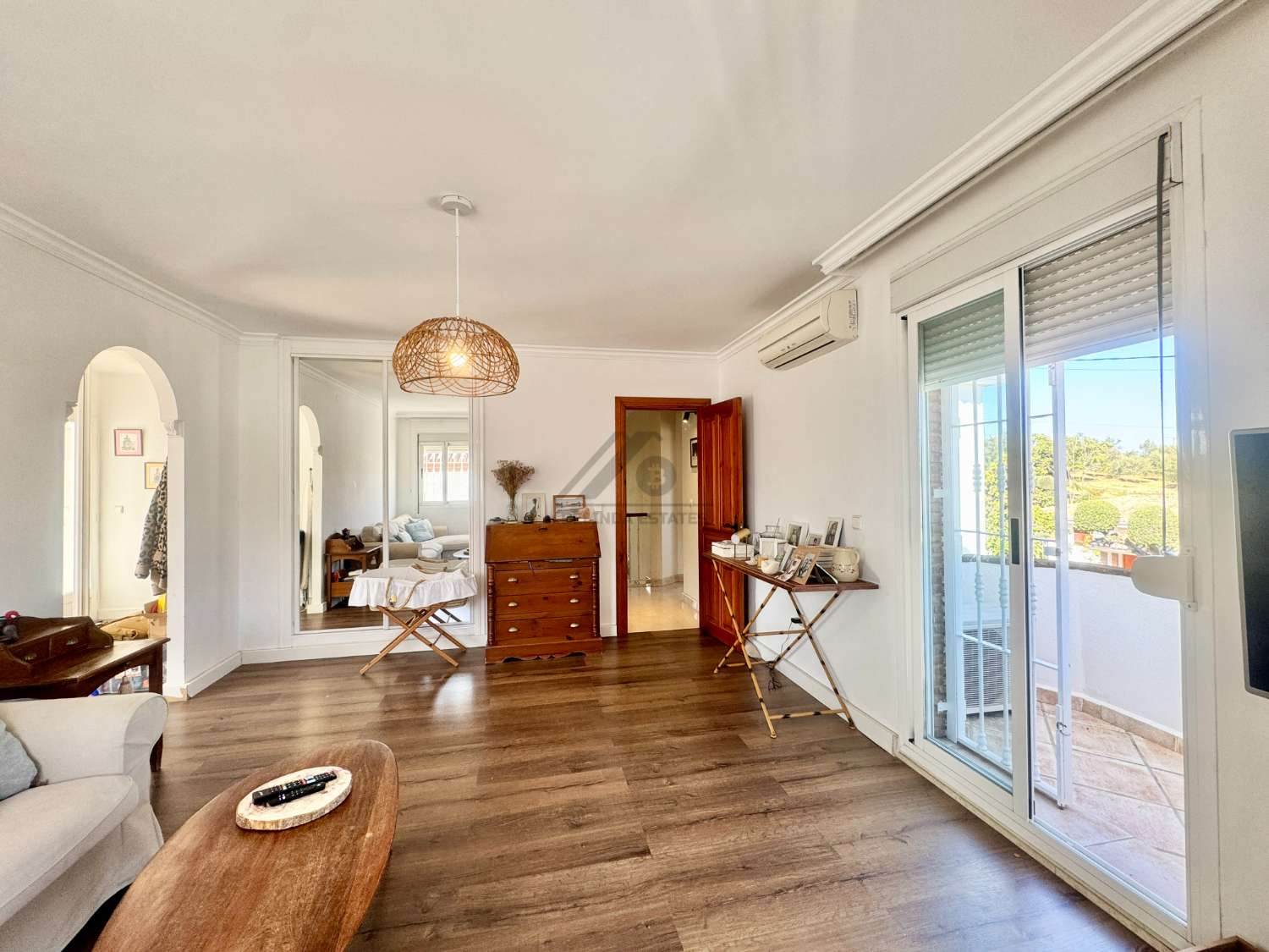 Wonderful detached house with garden and pool