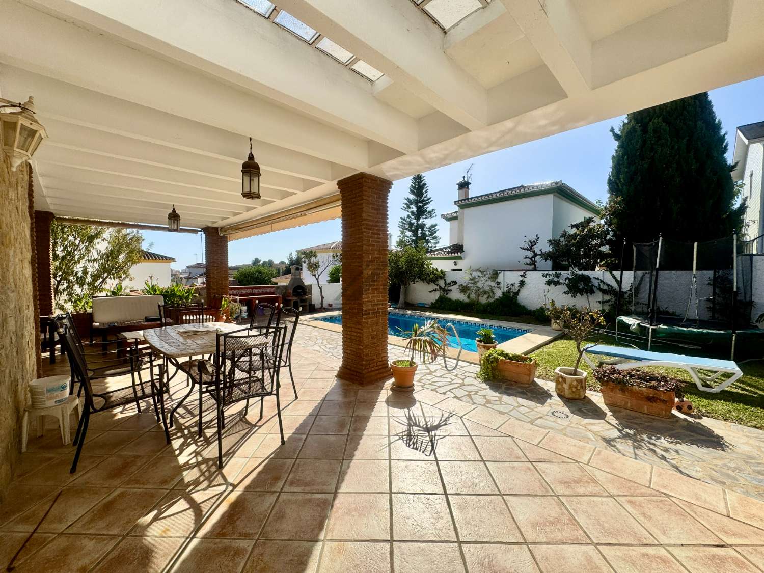 Wonderful detached house with garden and pool