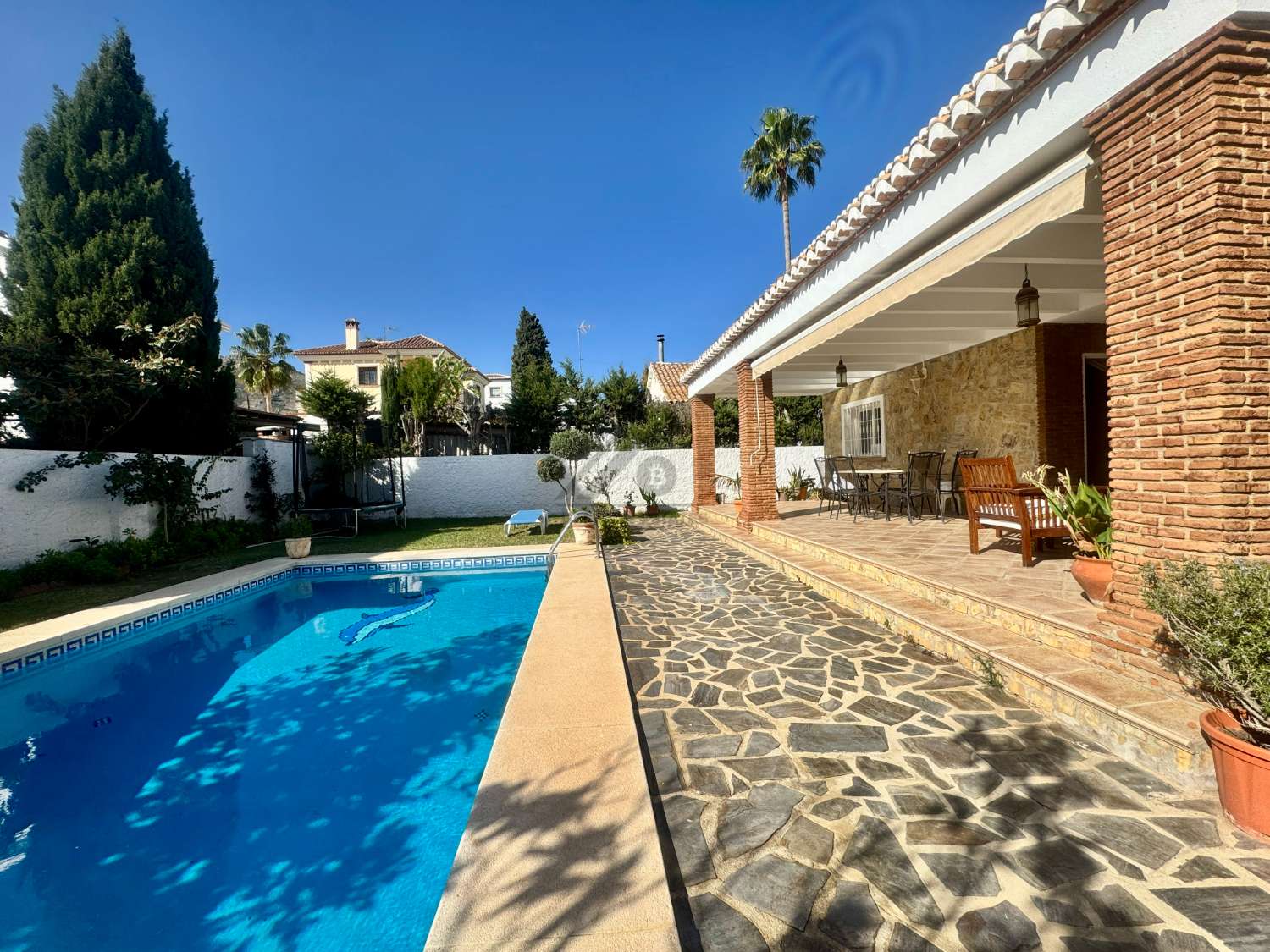 Wonderful detached house with garden and pool