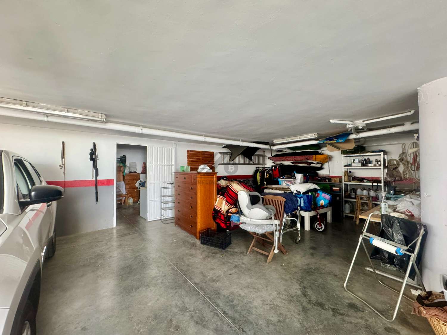 Wonderful detached house with garden and pool