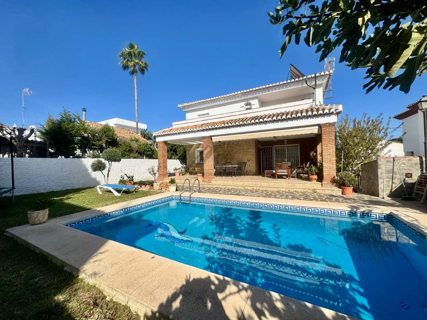 Wonderful detached house with garden and pool