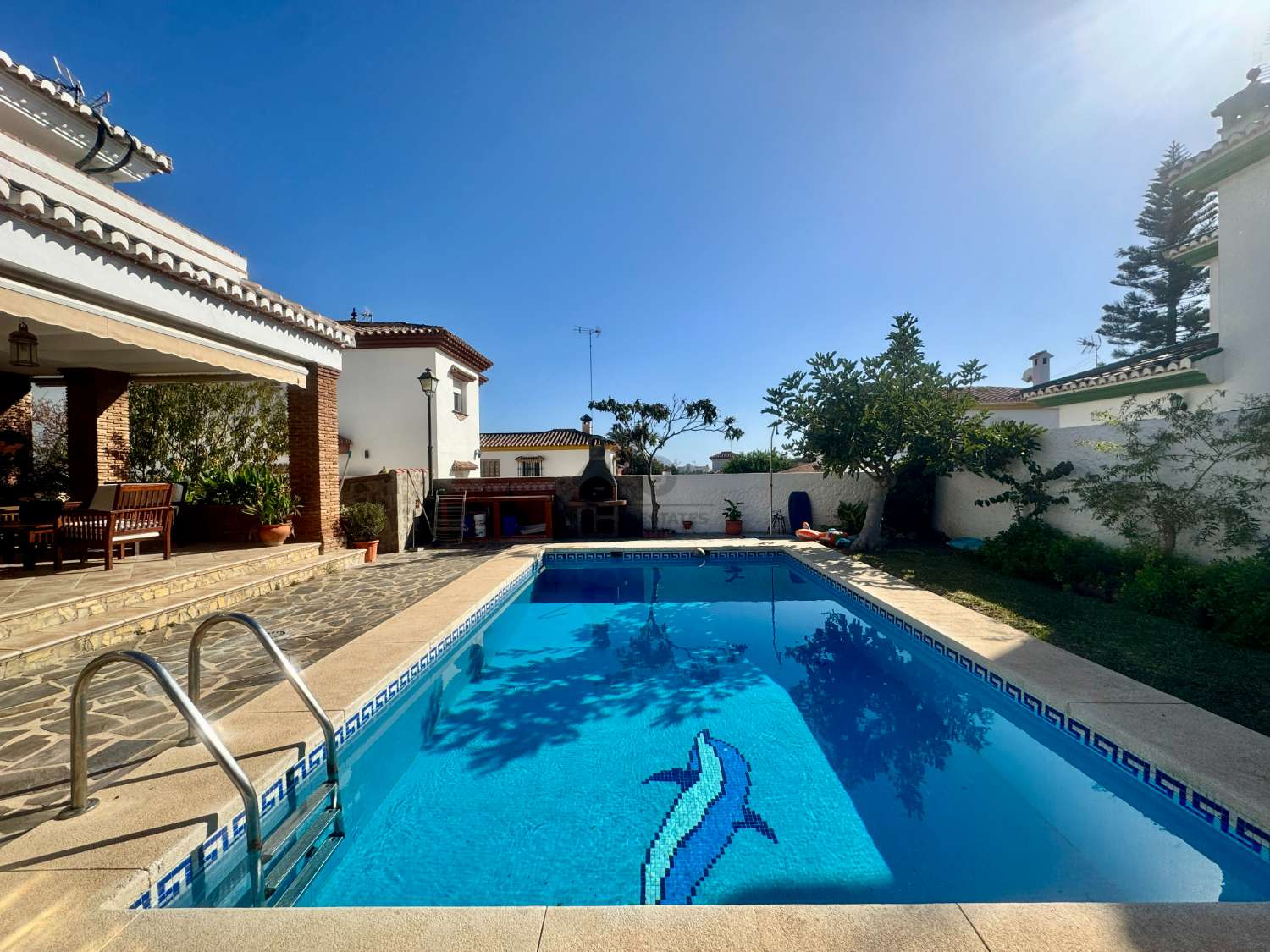 Wonderful detached house with garden and pool