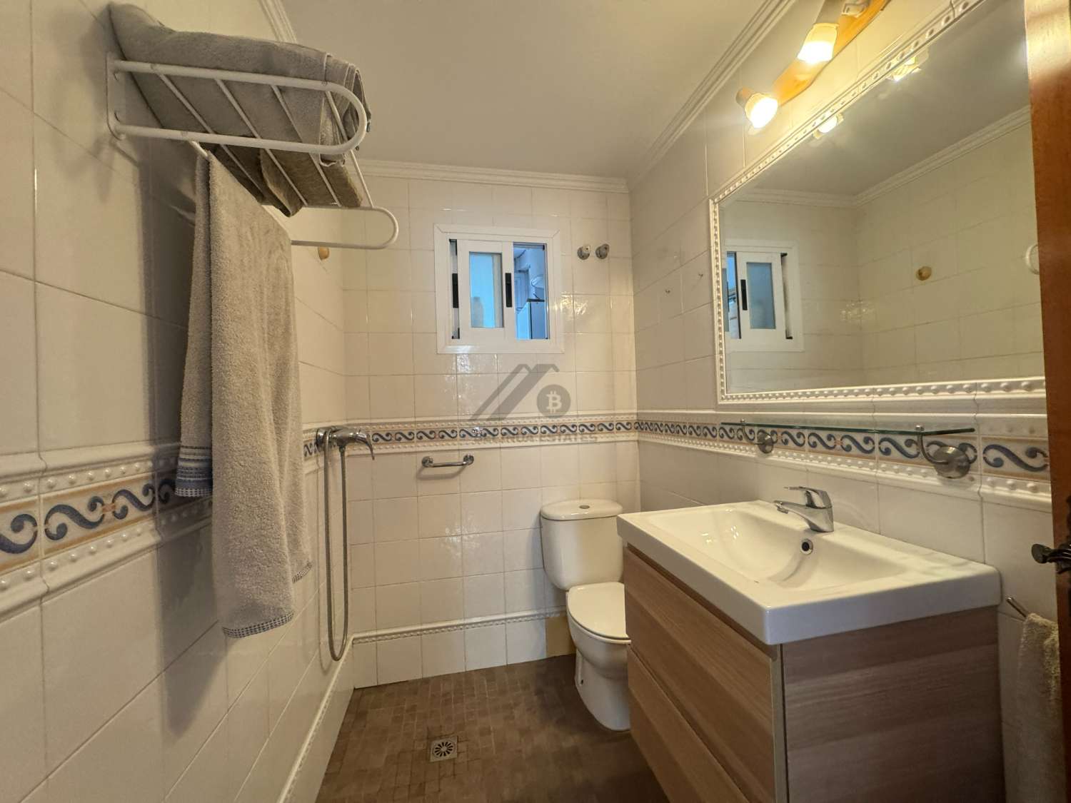 Wonderful detached house with garden and pool