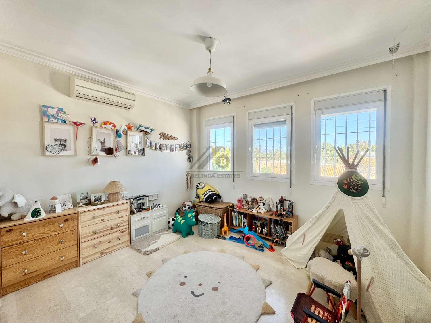 Wonderful detached house with garden and pool