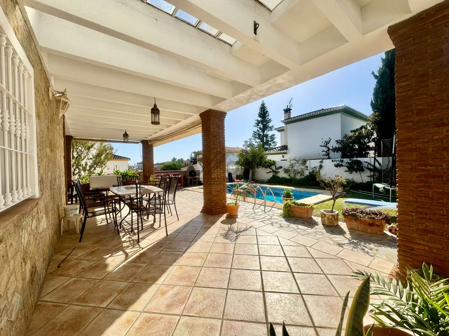 Wonderful detached house with garden and pool