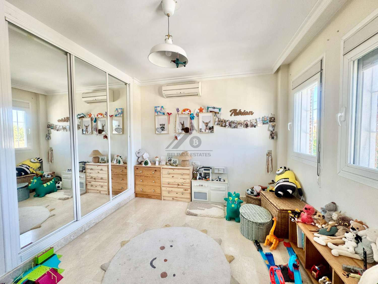 Wonderful detached house with garden and pool