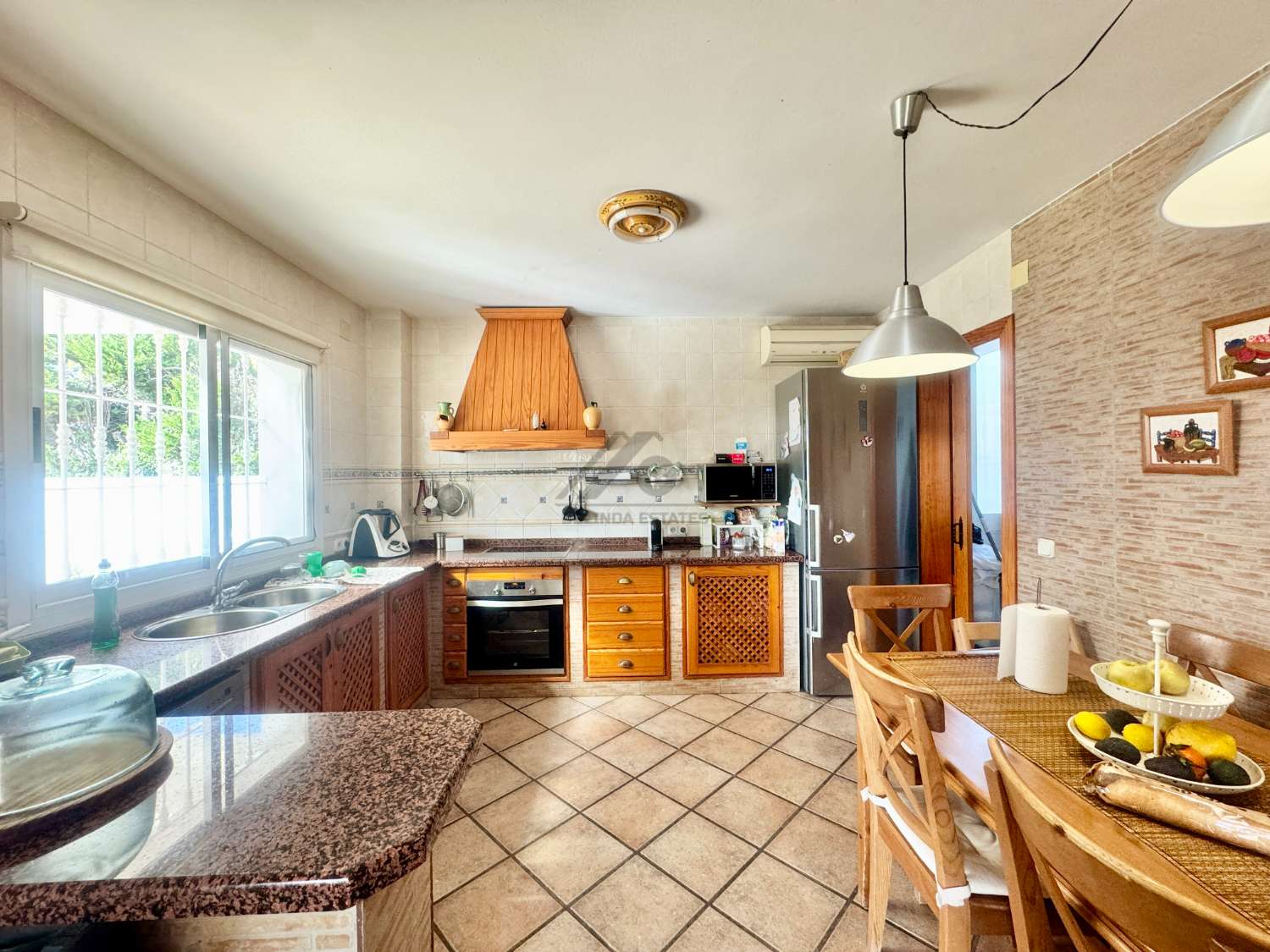 Wonderful detached house with garden and pool