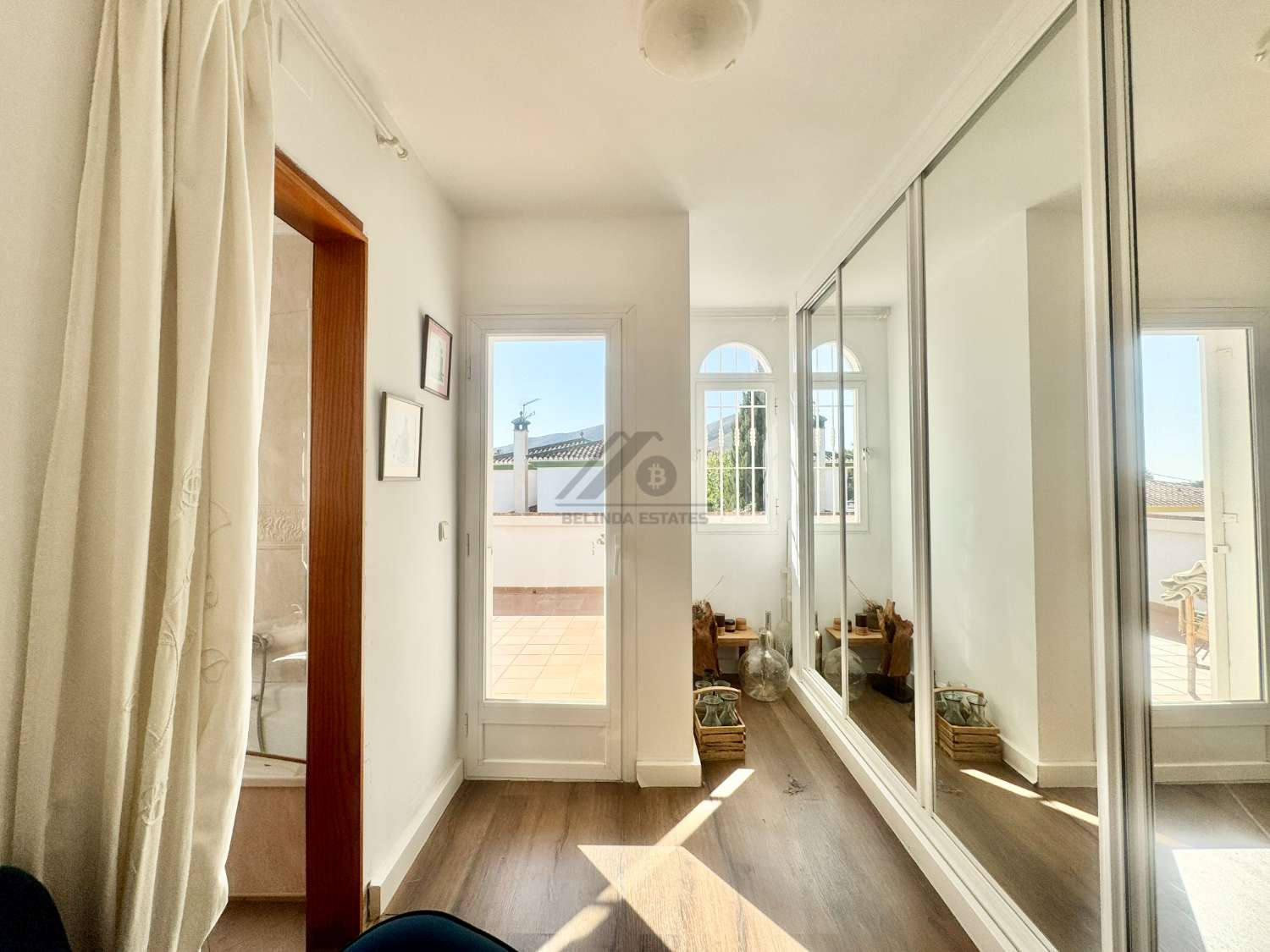 Wonderful detached house with garden and pool